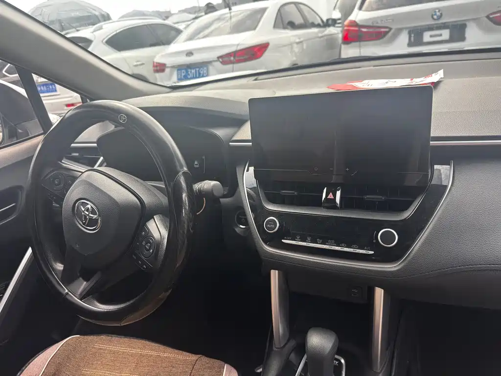 Toyota Corolla Cross — фото 11