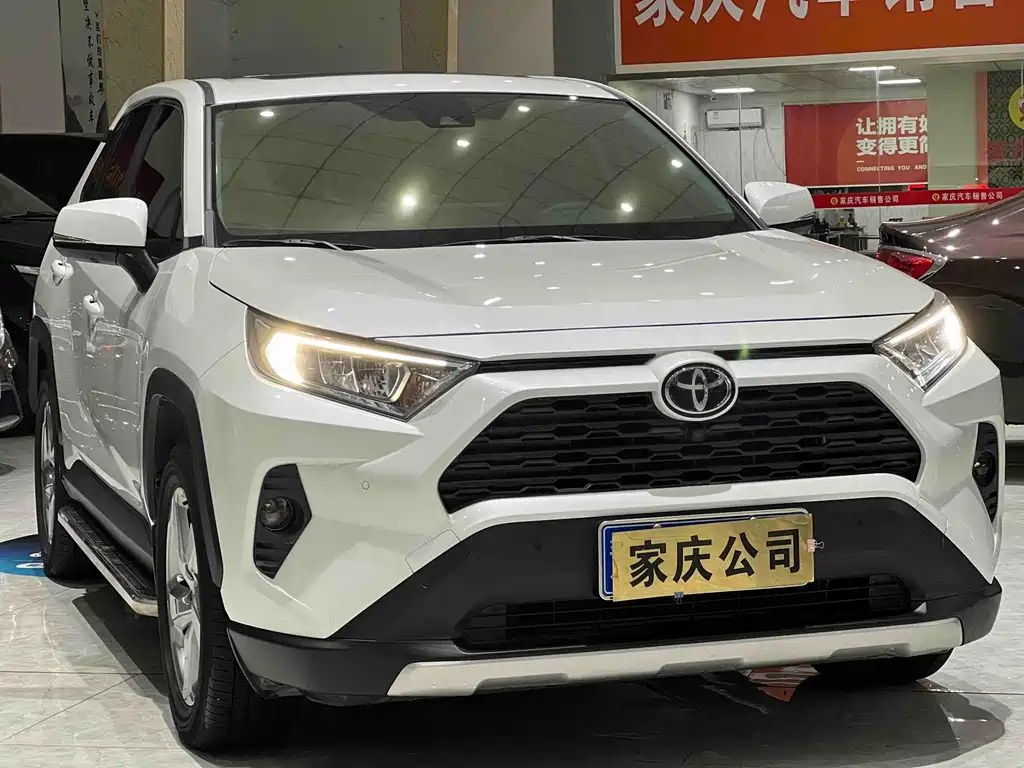 Toyota RAV4 — фото 3
