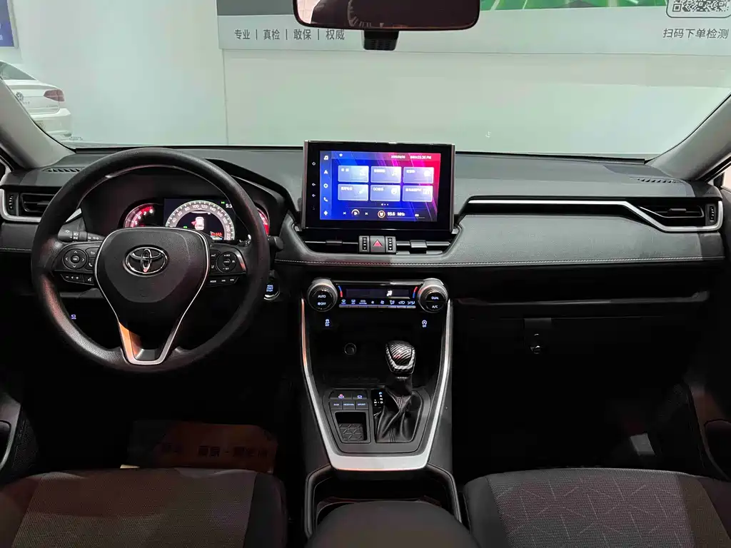 Toyota RAV4 — фото 9