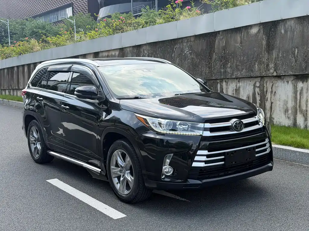 Toyota Highlander — фото 3