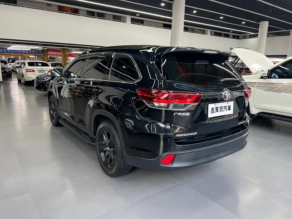 Toyota Highlander — фото 2