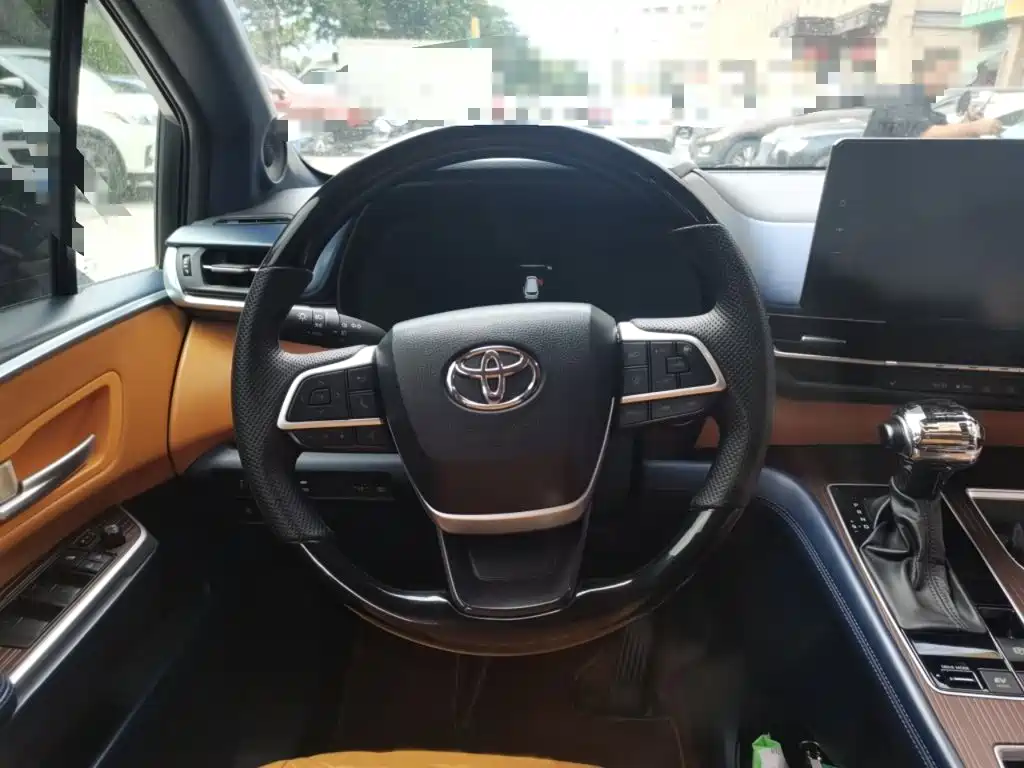 Toyota Sienna — фото 3
