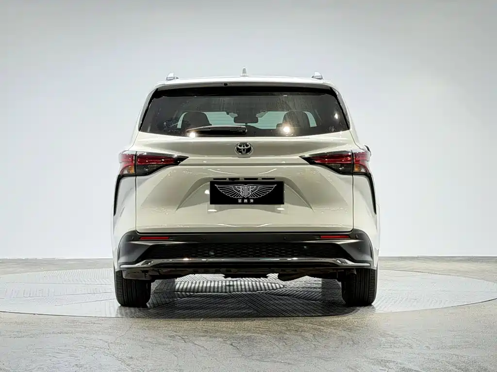 Toyota Granvia — фото 4