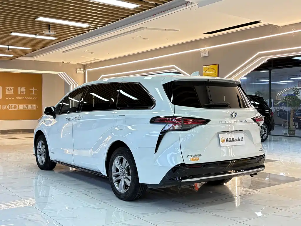 Toyota Sienna — фото 3