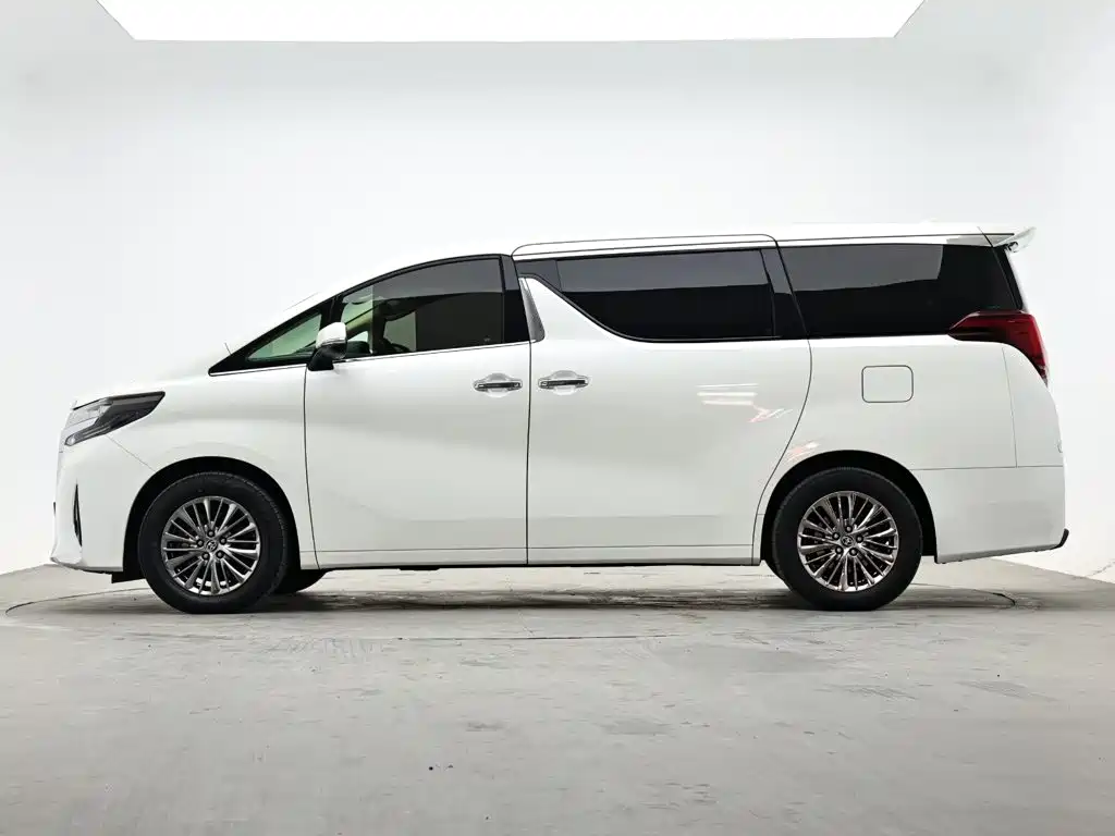 Toyota Alphard — фото 5