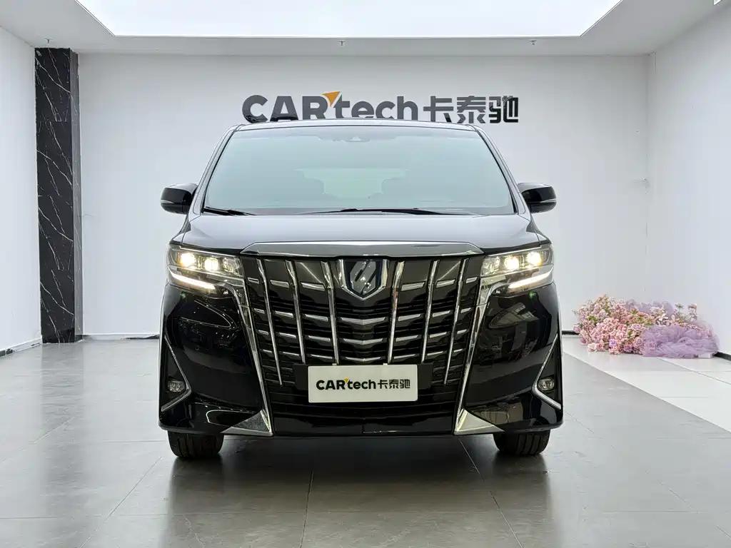 Toyota Alphard — фото 3