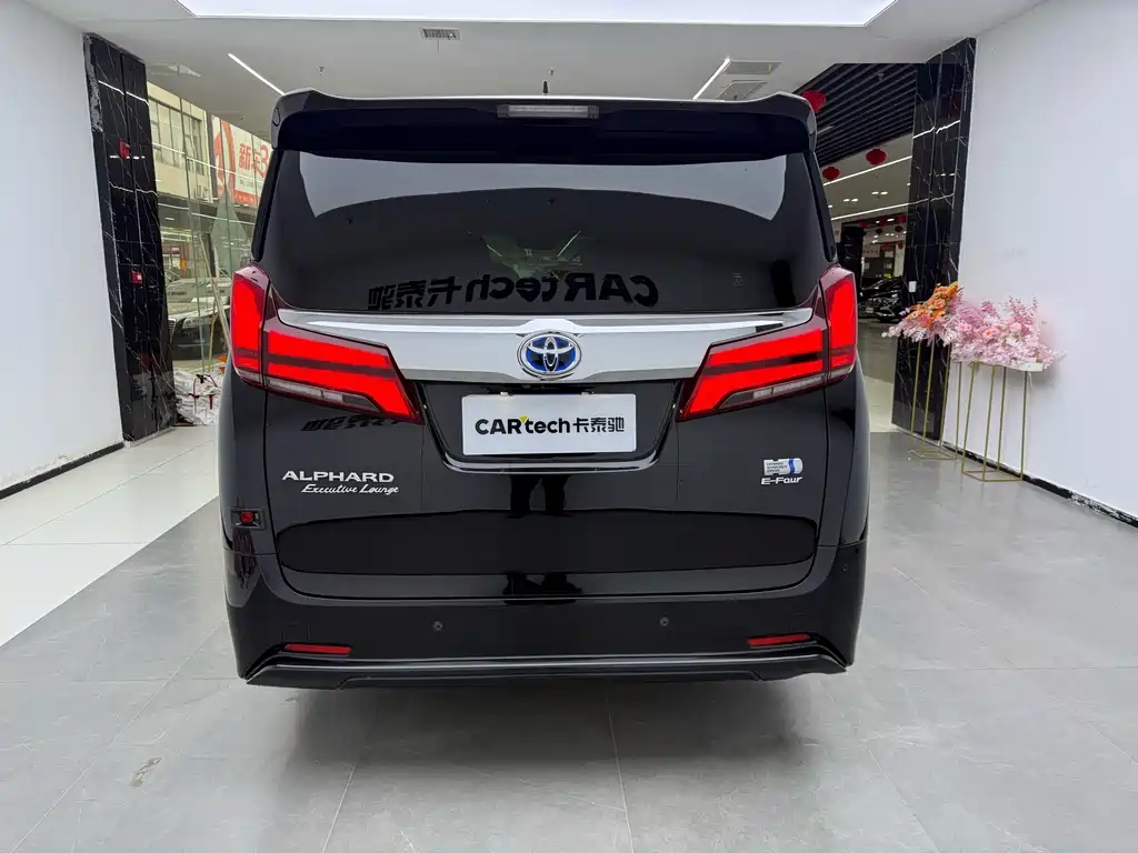 Toyota Alphard — фото 4