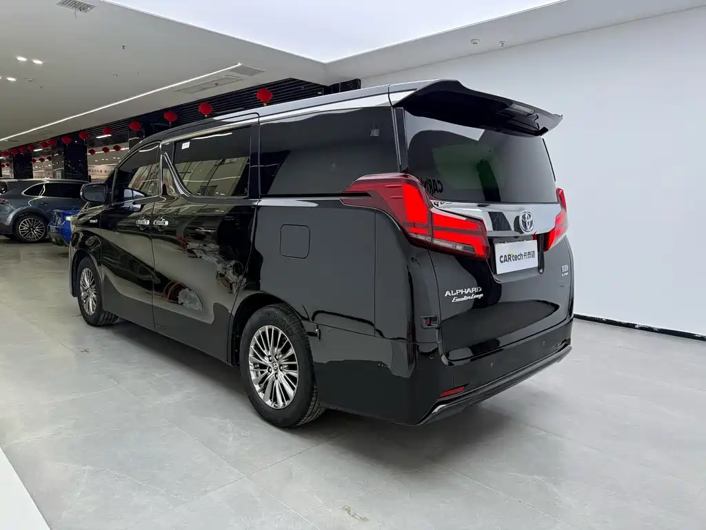 Toyota Alphard — фото 9
