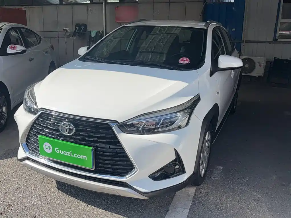 Toyota Yaris L — фото 2