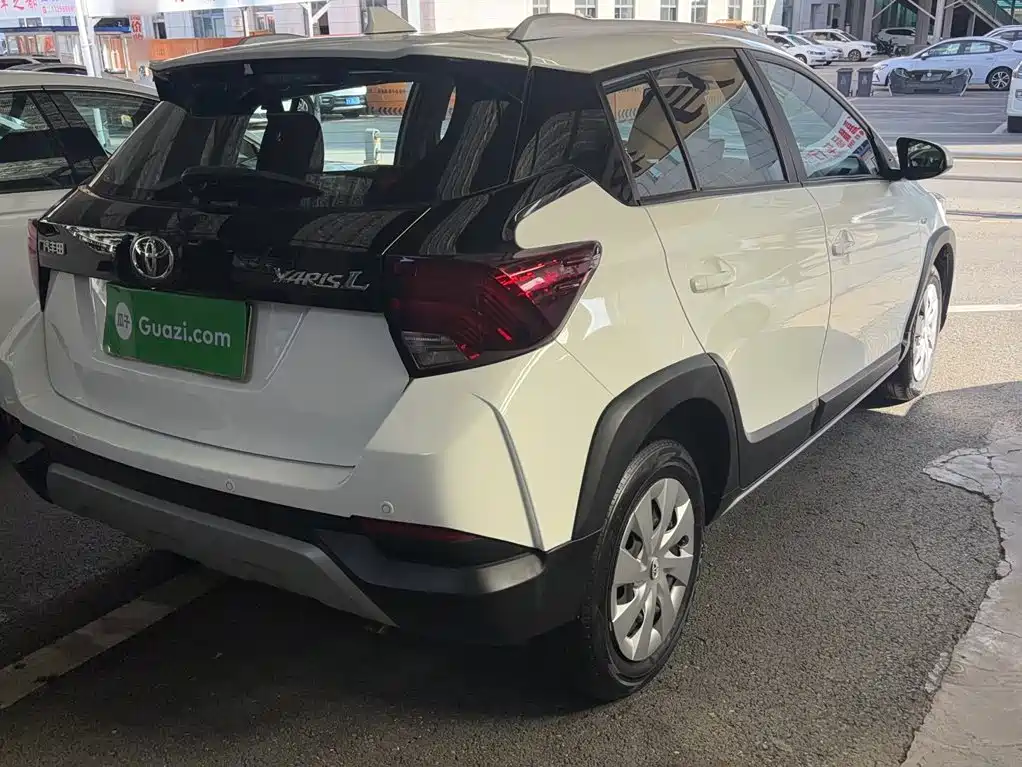 Toyota Yaris L — фото 9