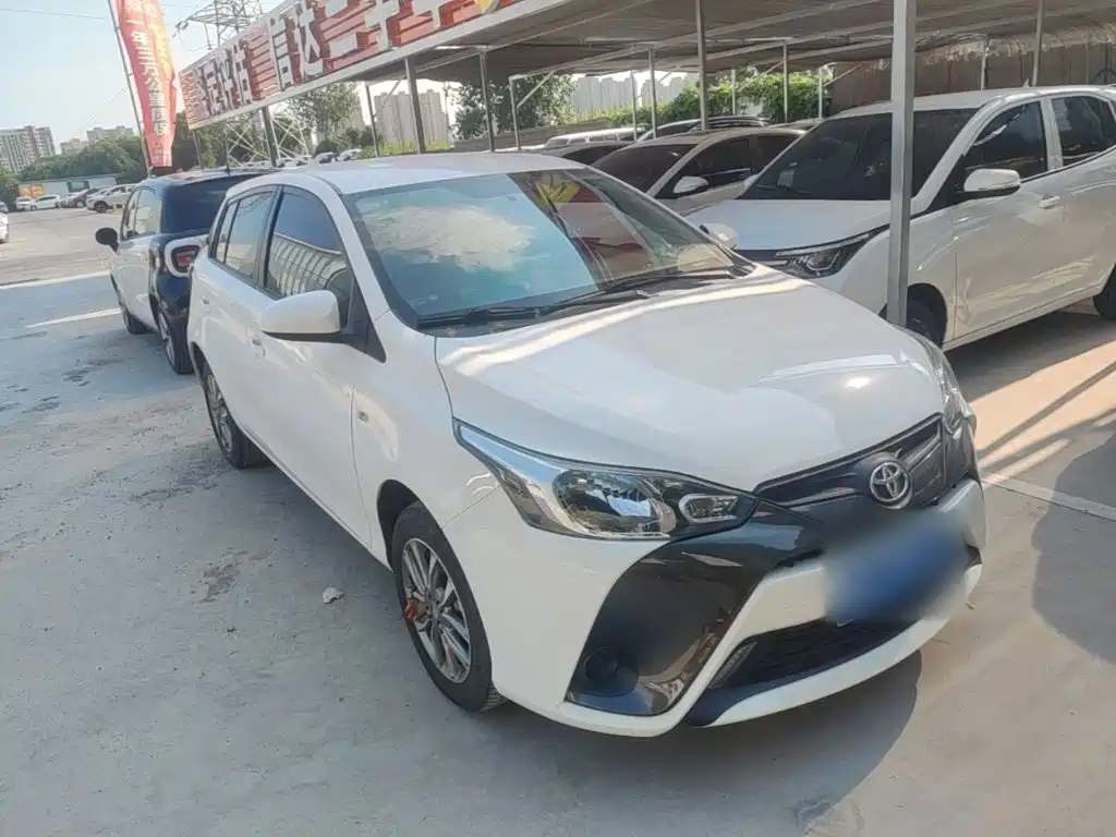 Toyota Yaris L — фото 4