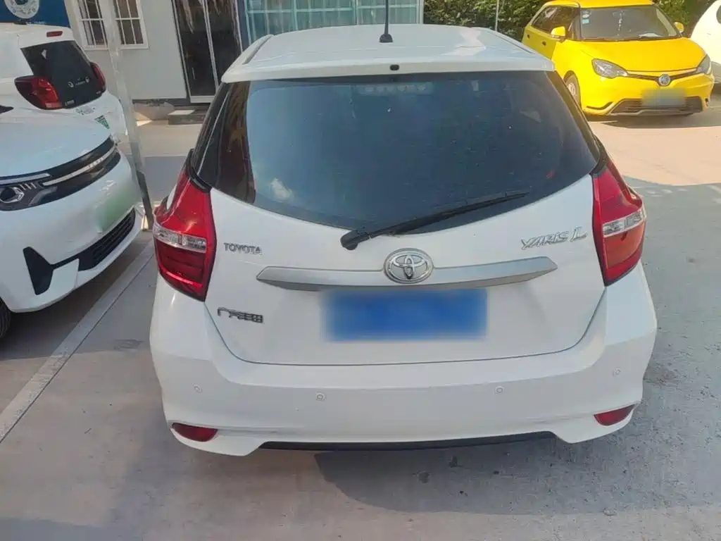 Toyota Yaris L — фото 6