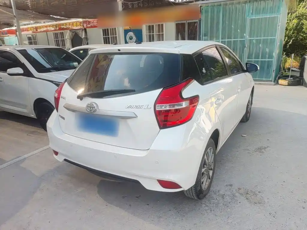 Toyota Yaris L — фото 7