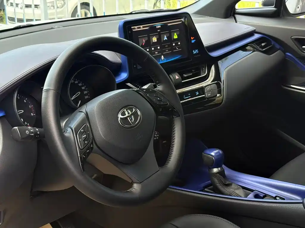 Toyota C-HR — фото 17