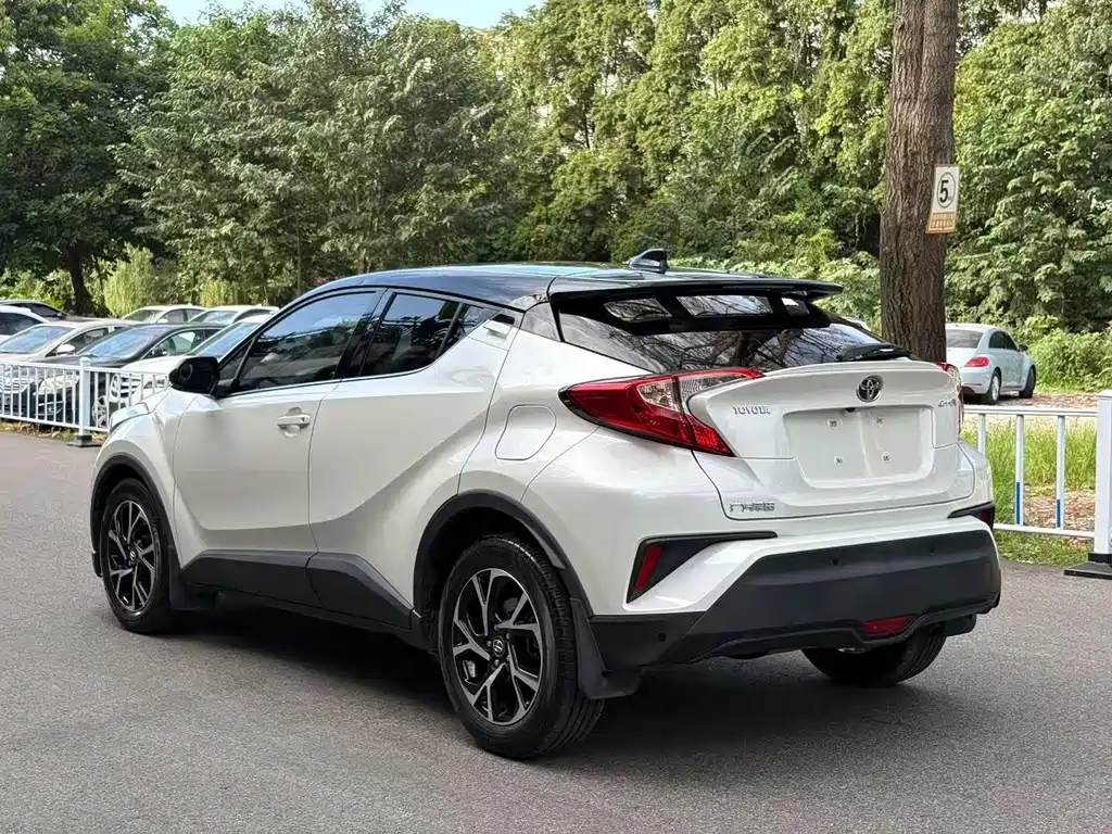 Toyota C-HR — фото 4