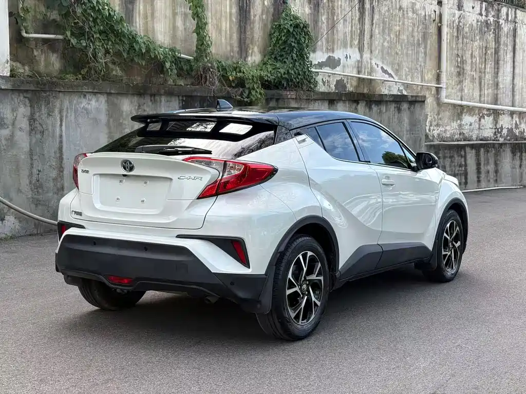 Toyota C-HR — фото 6