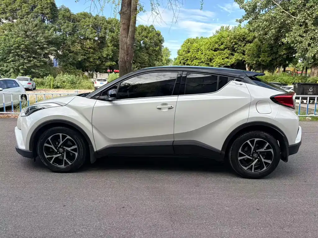 Toyota C-HR — фото 7