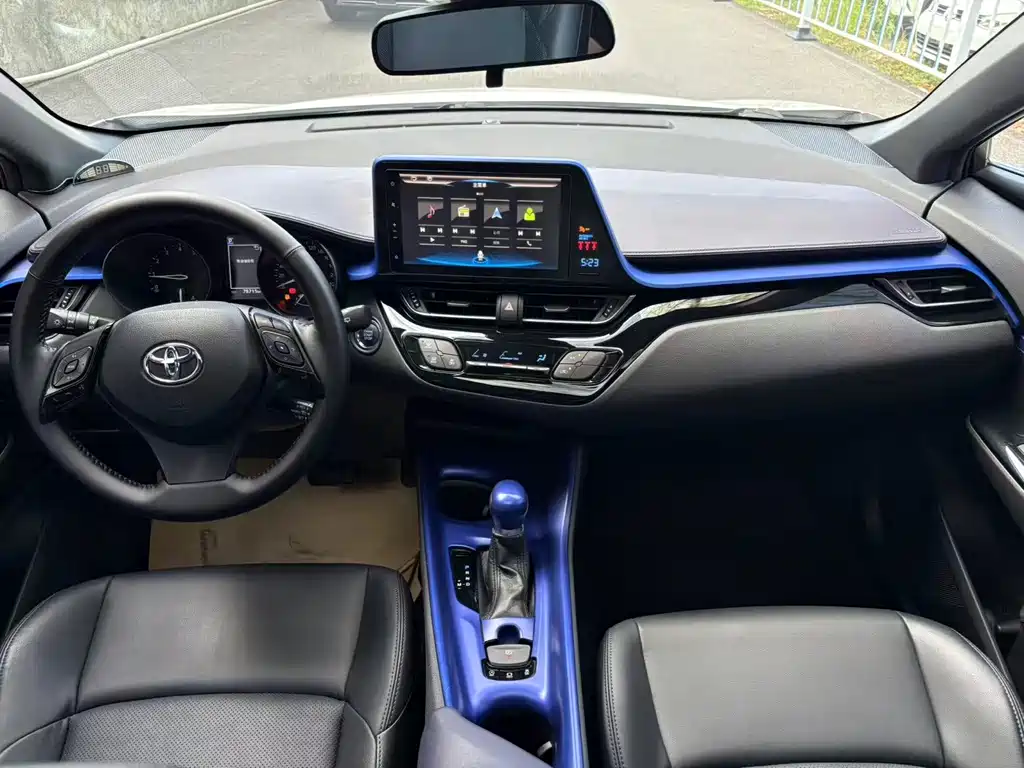 Toyota C-HR — фото 8