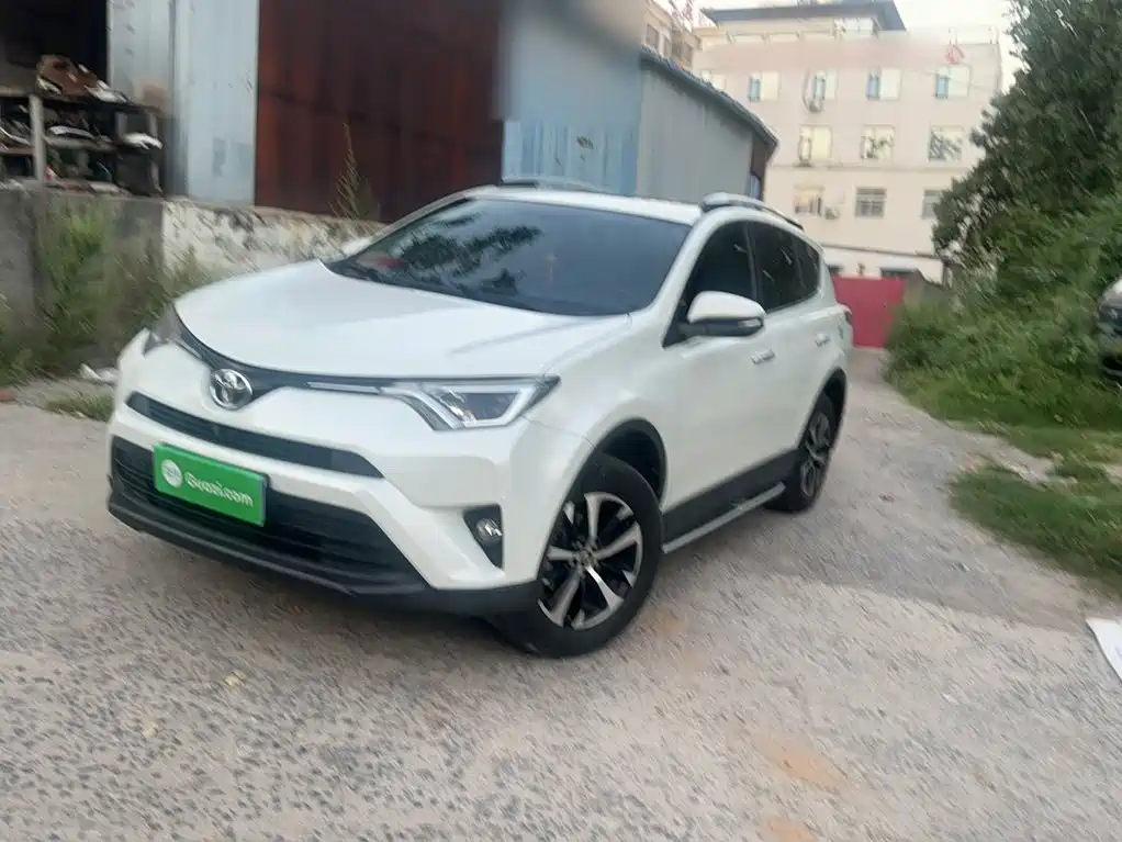 Toyota RAV4 — фото 4