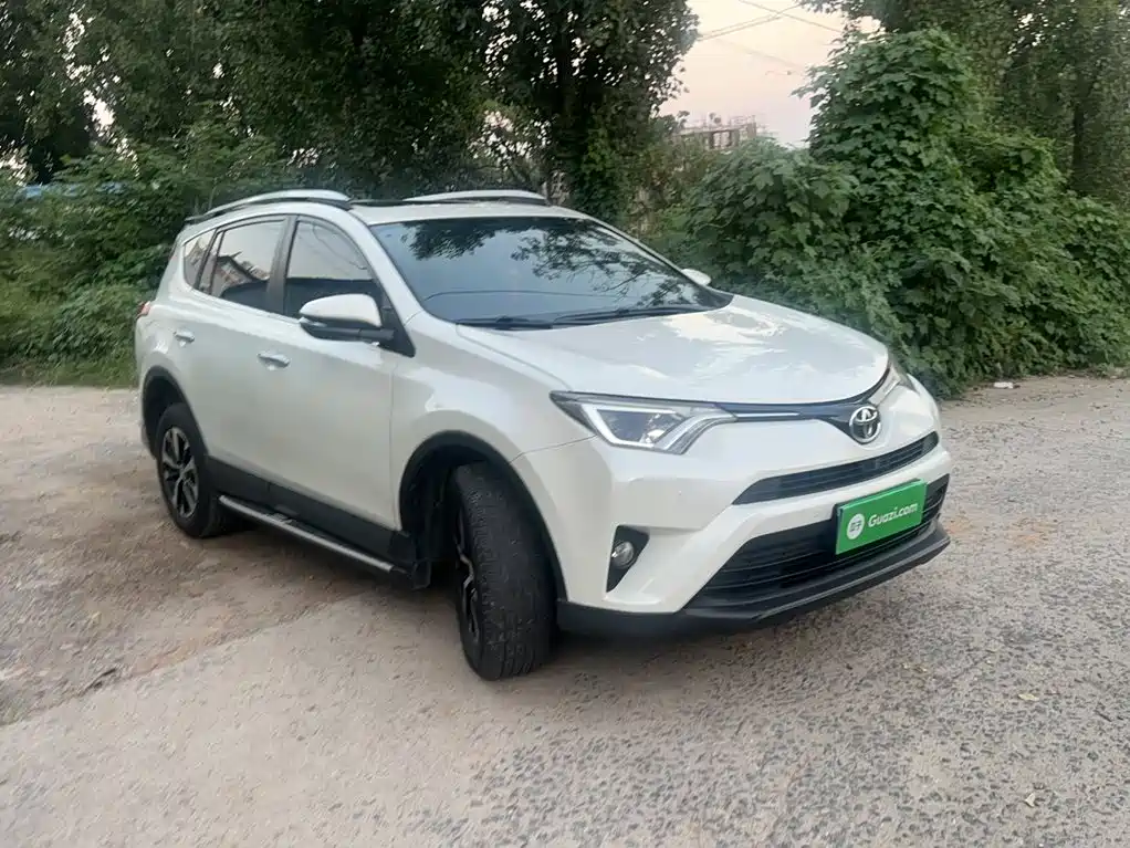 Toyota RAV4 — фото 5