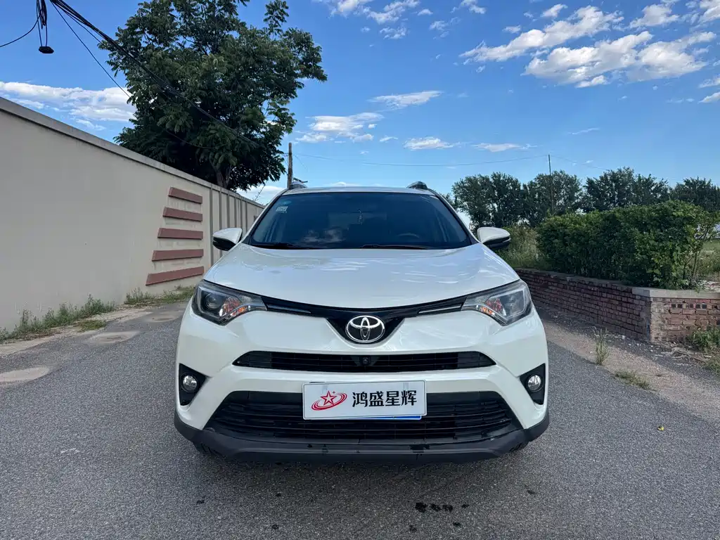 Toyota RAV4 — фото 2