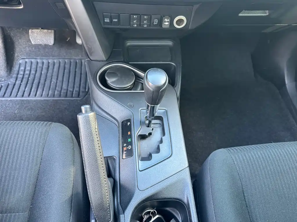 Toyota RAV4 — фото 17