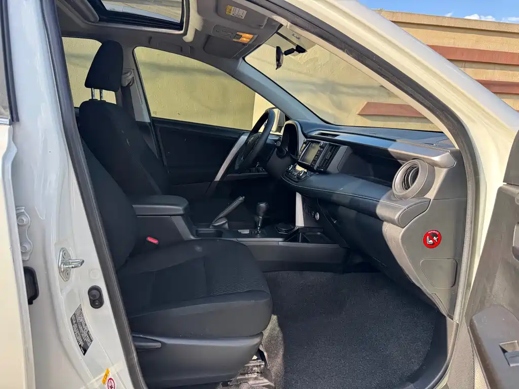 Toyota RAV4 — фото 19
