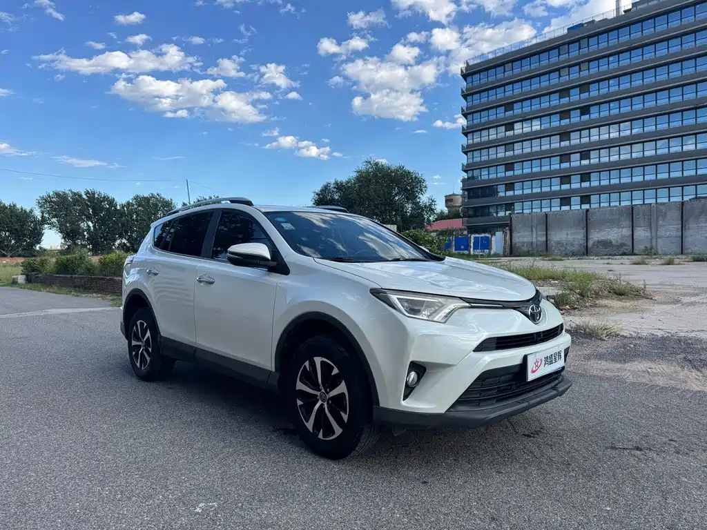 Toyota RAV4 — фото 3