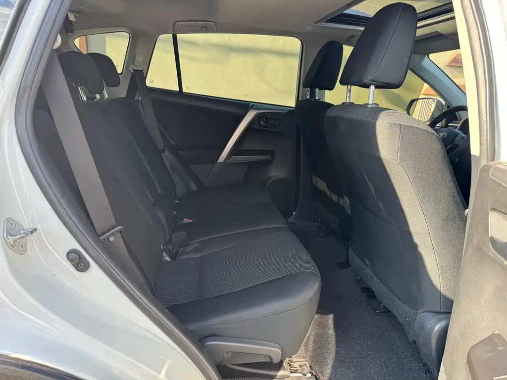 Toyota RAV4 — фото 22