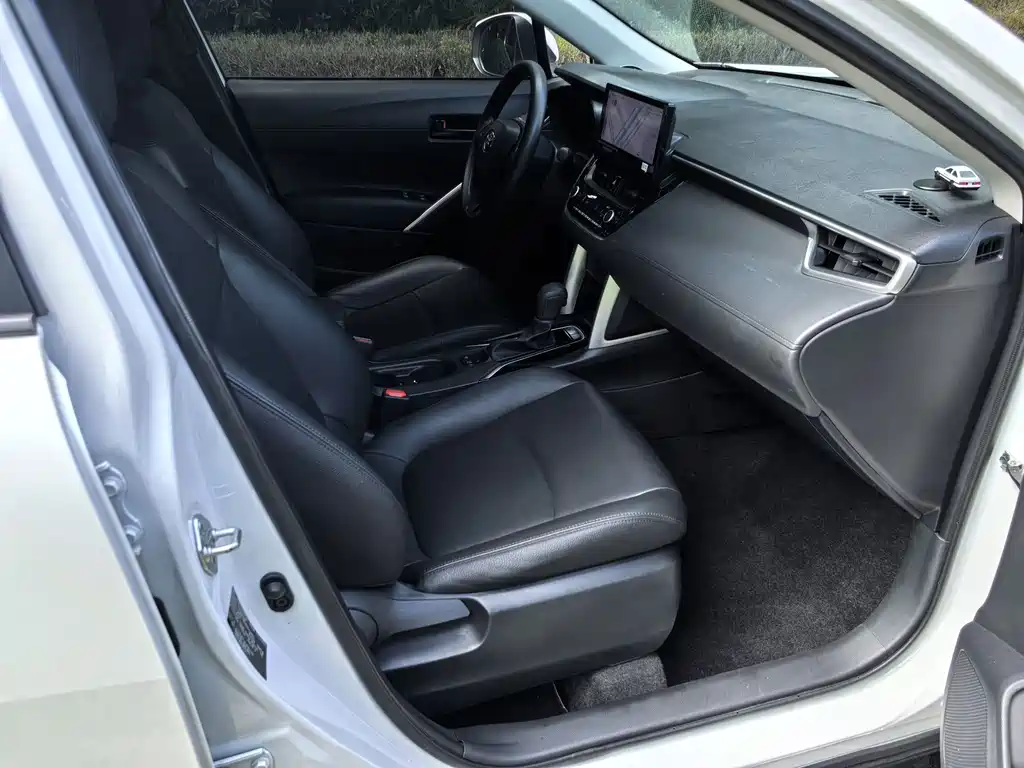 Toyota Corolla Cross — фото 9
