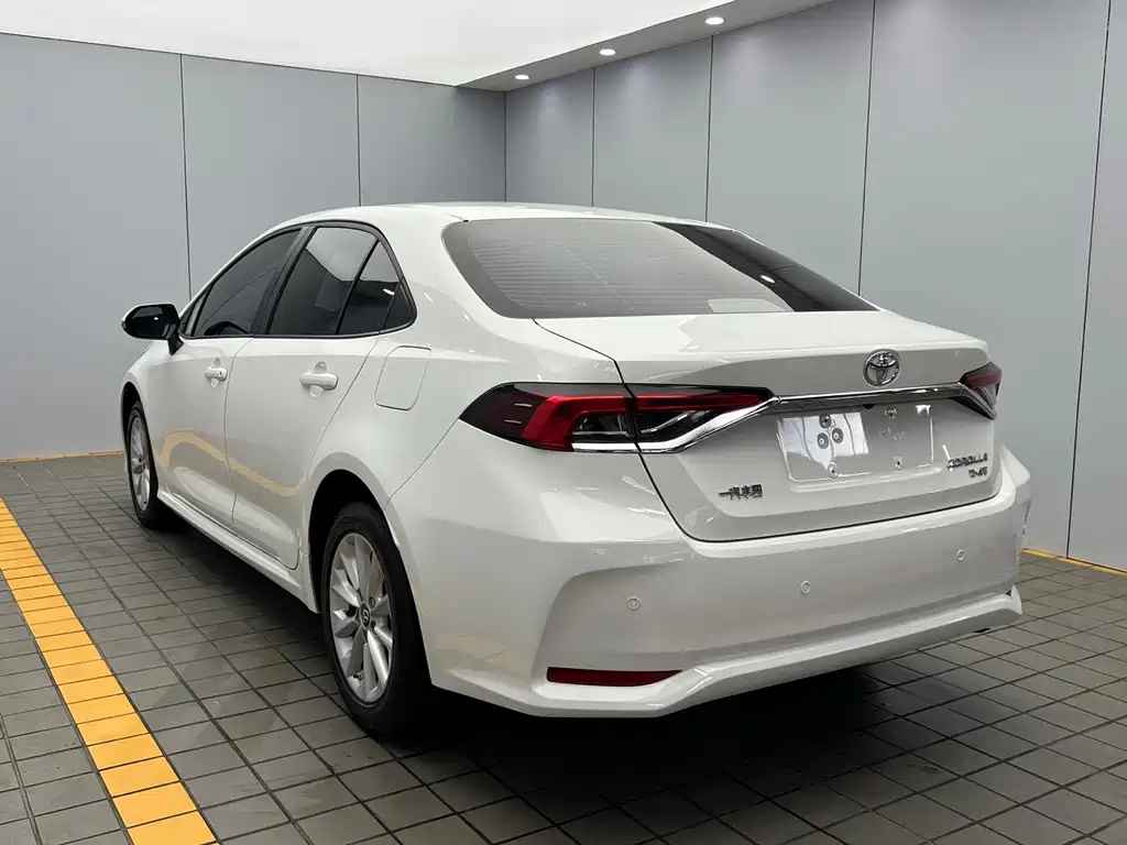 Toyota Corolla — фото 4