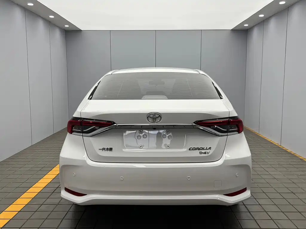 Toyota Corolla — фото 5