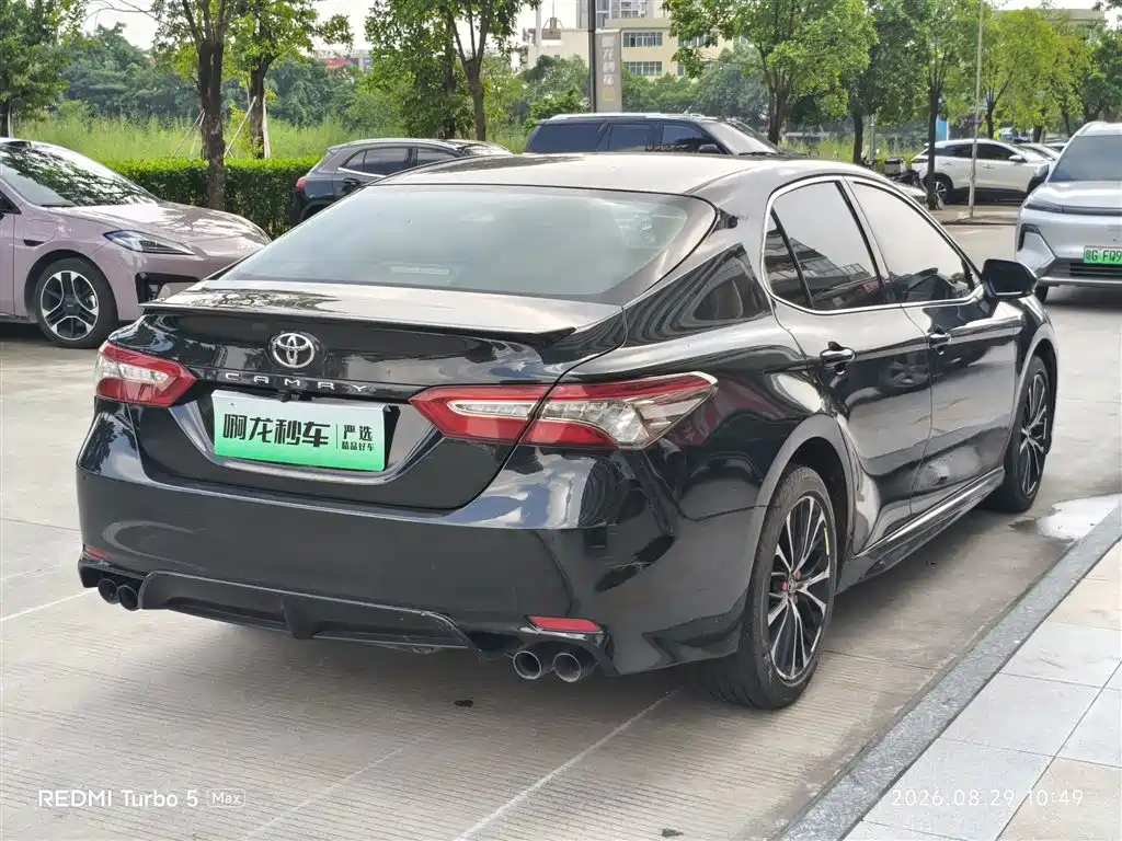 Toyota Camry — фото 9