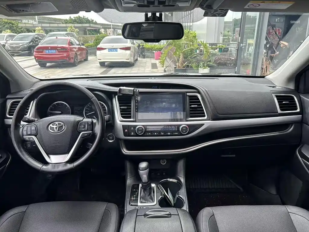 Toyota Highlander — фото 14