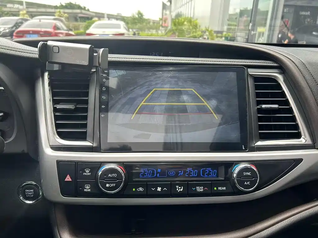 Toyota Highlander — фото 15