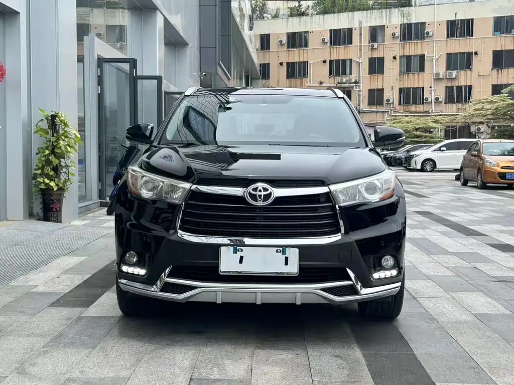 Toyota Highlander — фото 19