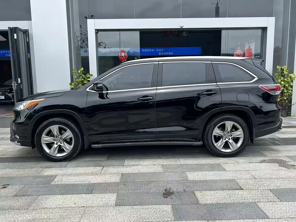 Toyota Highlander — фото 3