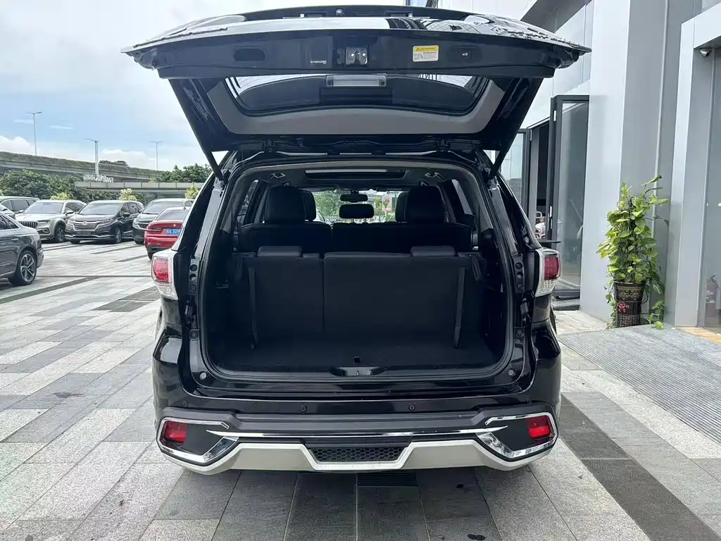Toyota Highlander — фото 5