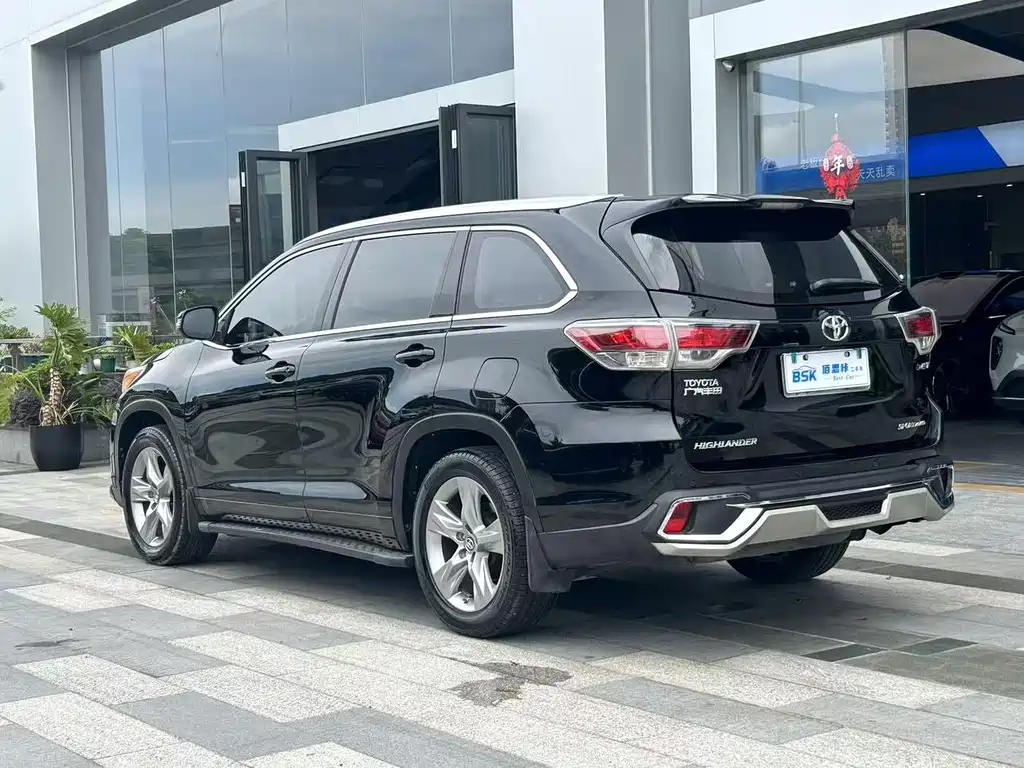 Toyota Highlander — фото 6