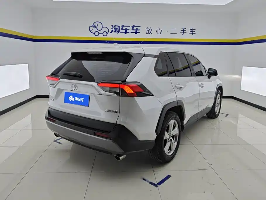 Toyota RAV4 — фото 3