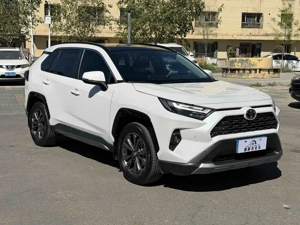 Toyota RAV4 — фото 3
