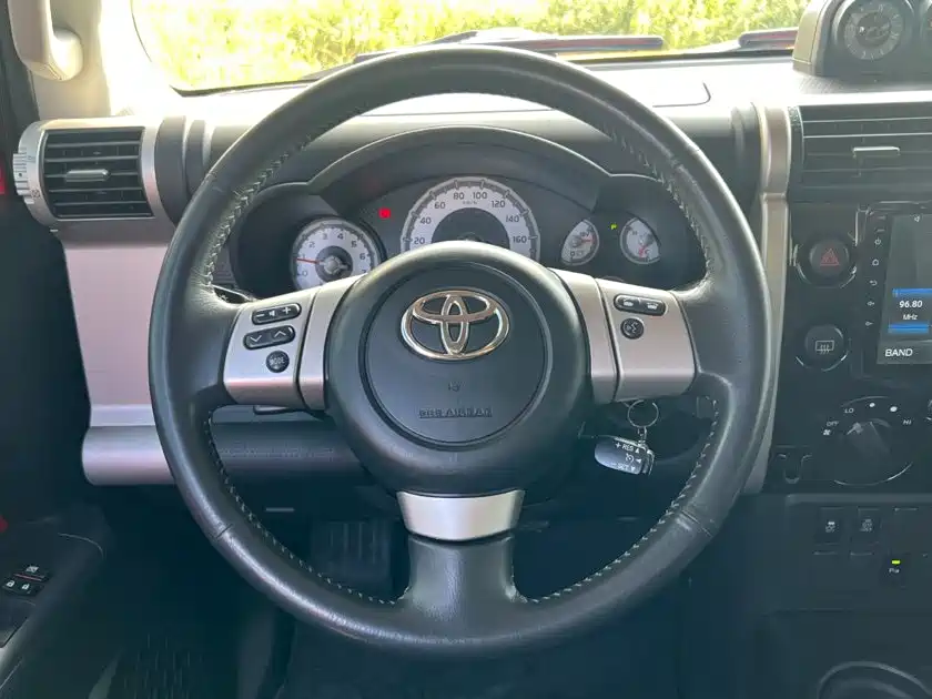 Toyota FJ Cruiser — фото 10