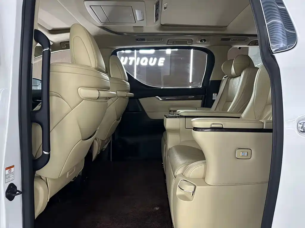 Toyota Alphard — фото 5