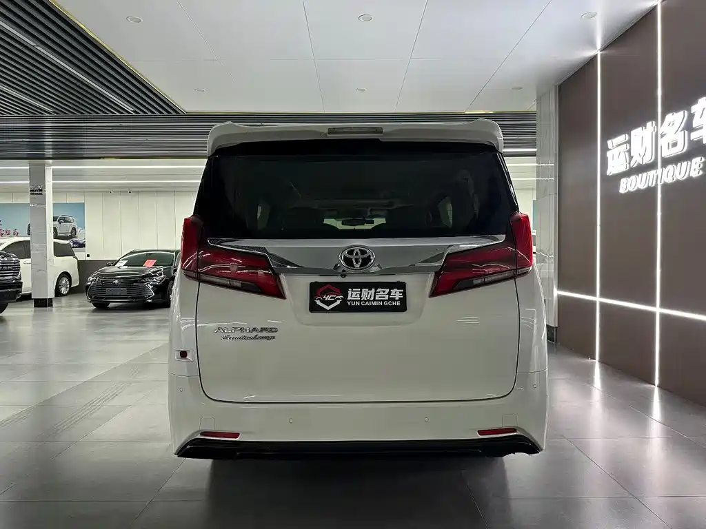 Toyota Alphard — фото 8