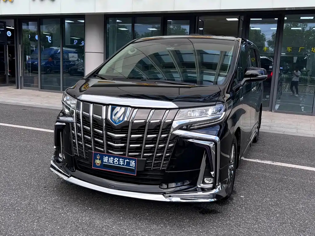 Toyota Alphard — фото 2