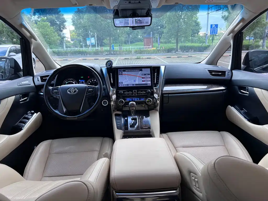 Toyota Alphard — фото 6