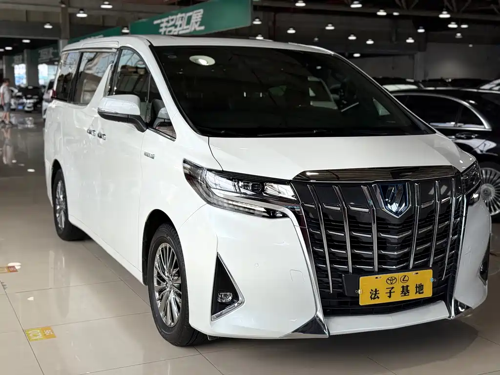 Toyota Alphard — фото 4