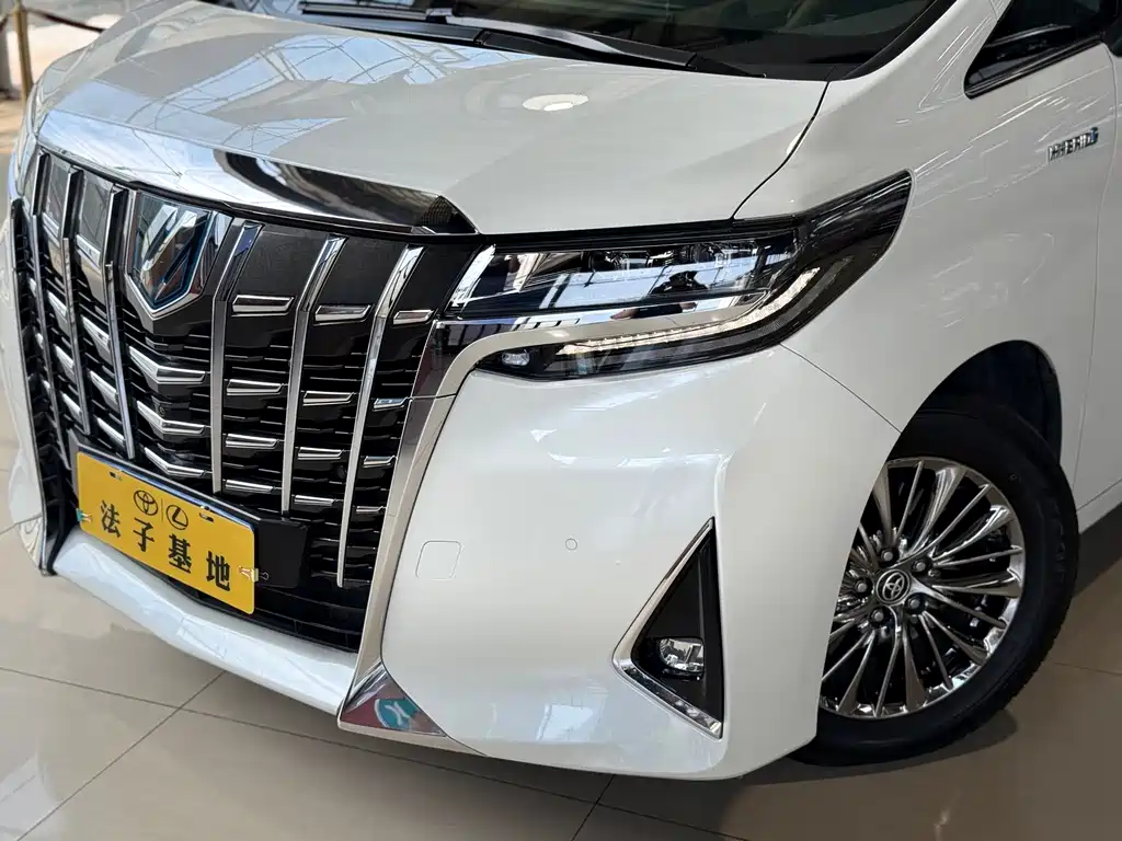 Toyota Alphard — фото 5