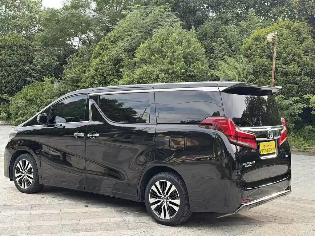 Toyota Alphard — фото 4