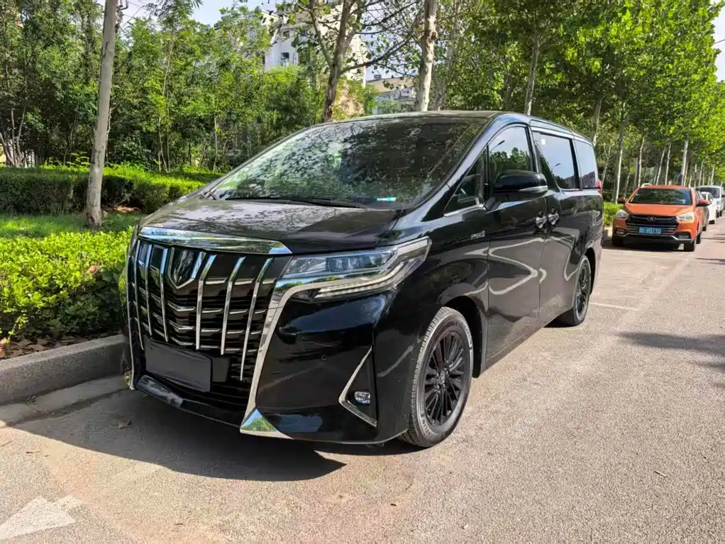 Toyota Alphard — фото 3